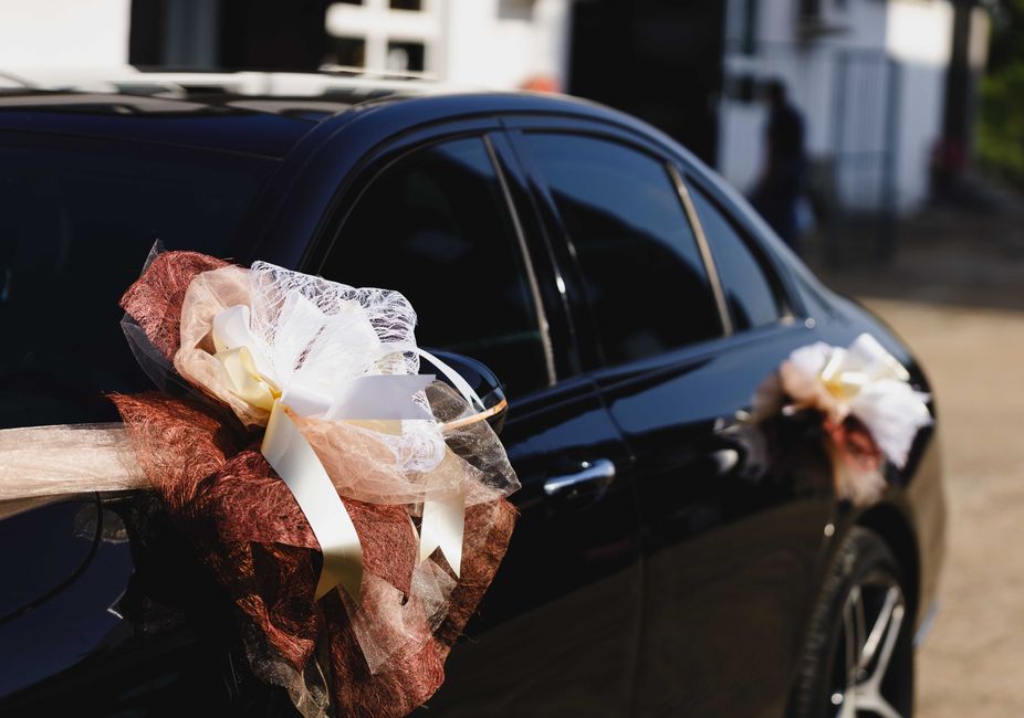 Voiture avec chauffeur pour votre mariage à Marseille : véhicules premium, décoration et transfert invités