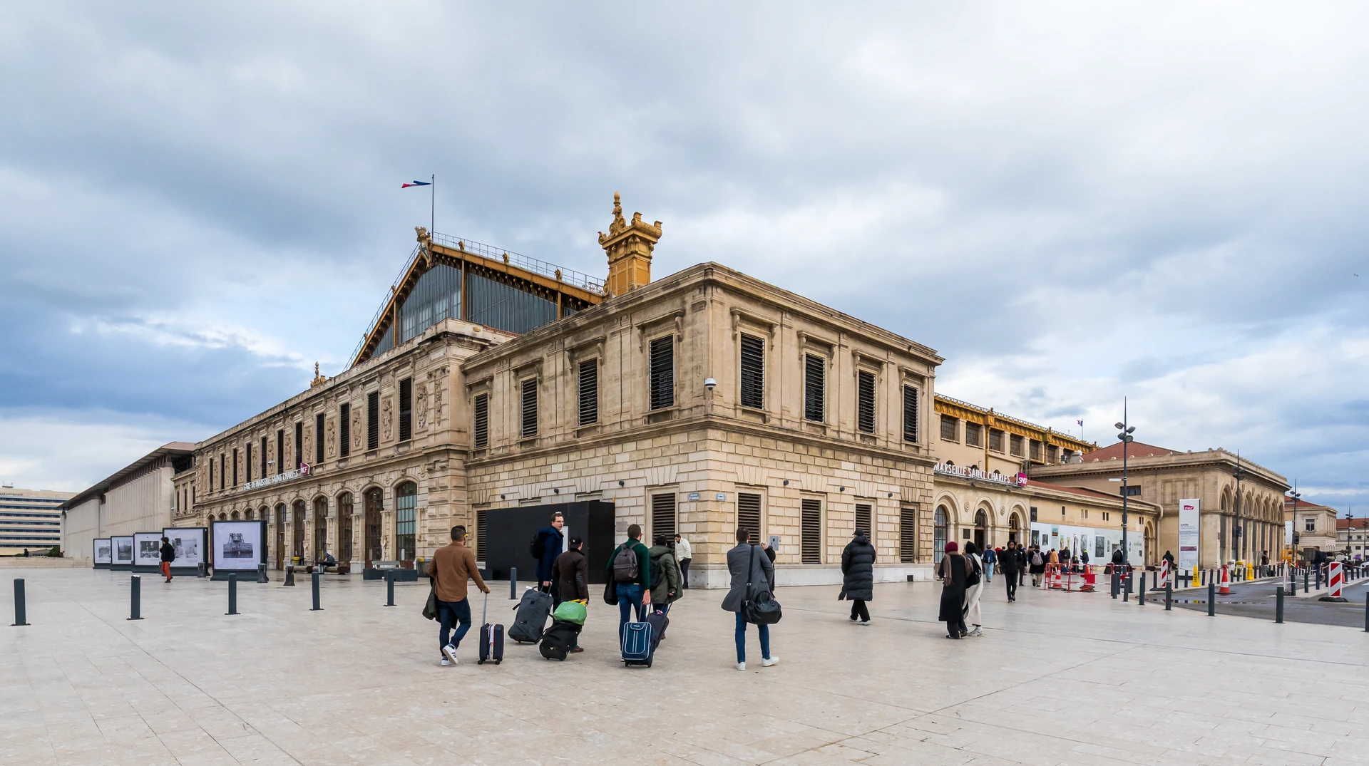 Gares Saint-Charles & Aix TGV